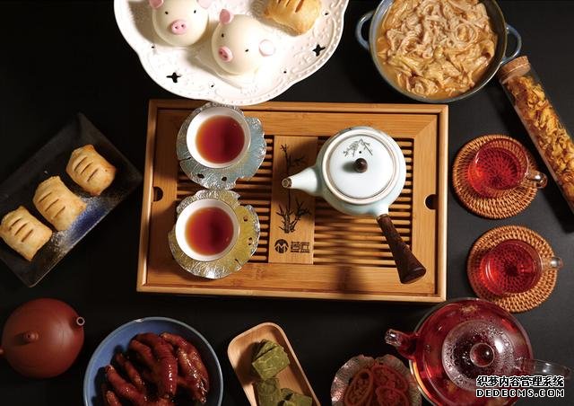 老菜新做+中式茶吧，传统餐厅颠覆“餐饮社交”